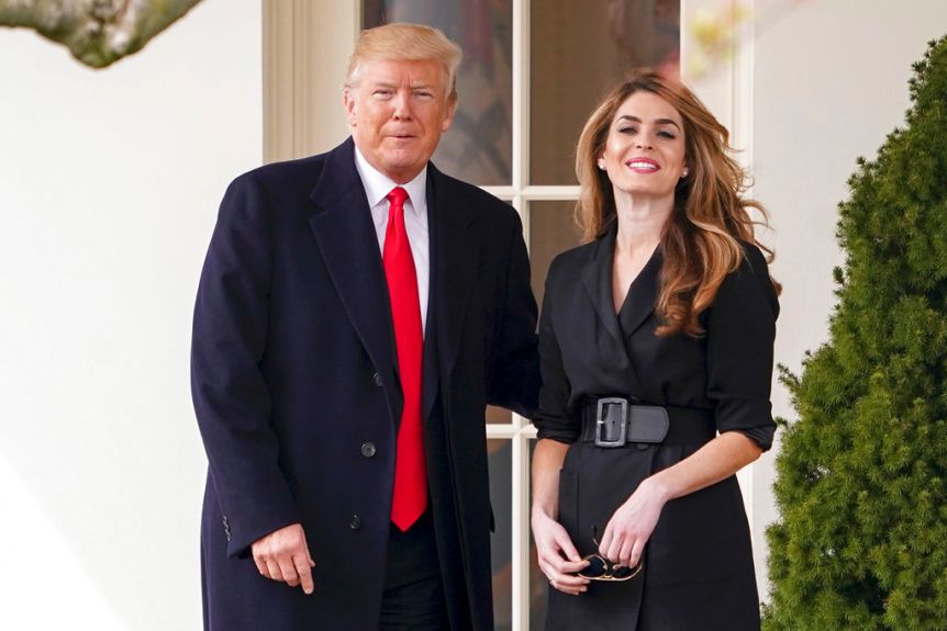 Tổng thống Donald Trump thông báo trên Twitter tối 1.10, giờ Mỹ, rằng ông và phu nhân Melania Trump đã dương tính với COVID-19