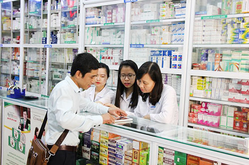 Mô tả công việc cụ thể của trình dược viên là: Thực hiện việc chào bán các sản phẩm Thuốc của công ty tới các Nhà thuốc, Quầy thuốc…